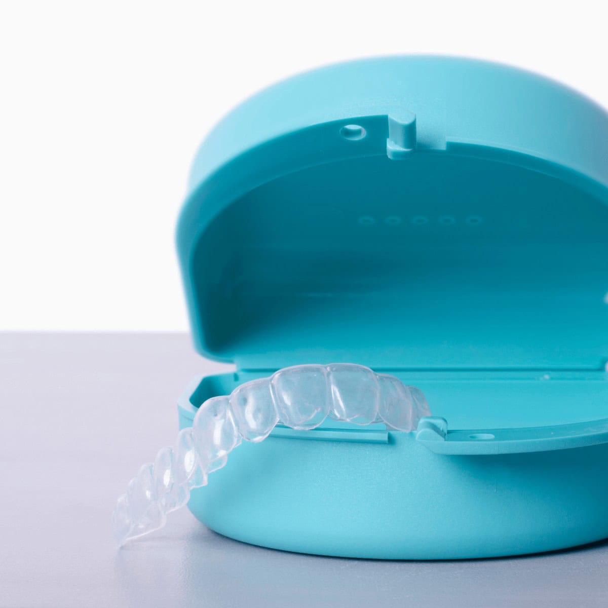 Read more about the article How to properly care your retainer ?