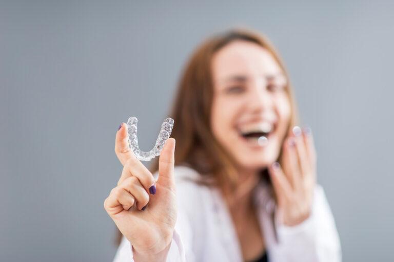 เทคนิคการจัดฟันแบบ Invisalign คืออะไร