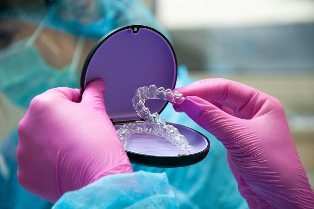 หากสงสัยว่าจัดฟันใสเจ็บไหมสามารถถามทันตแพทย์ได้